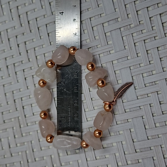 Handmade rose quartz stretch bracelet - Picture 2 of 3